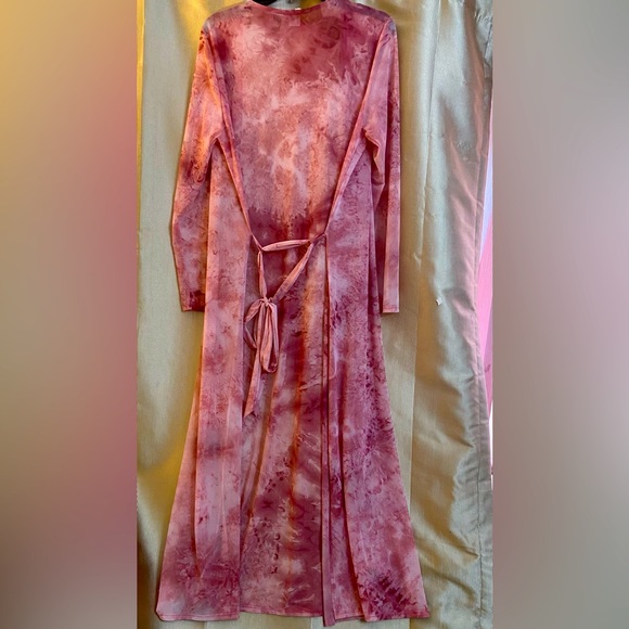 Size Large. Polyester. Spandex. - Picture 2 of 2